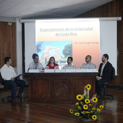 : Mesa N.2A “Relación de la Universidad de Costa Rica con el contexto social”. 