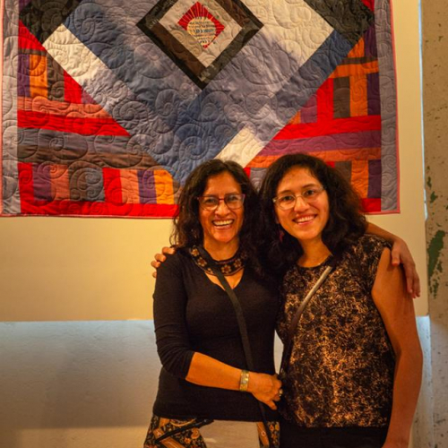 Dra. Marisol Patiño (izquierda) Sánchez y Priscilla Carrión, artista (derecha).